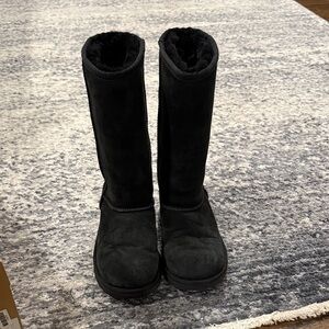 UGG Girls Black Winter Boots
Kids Classic Tall II